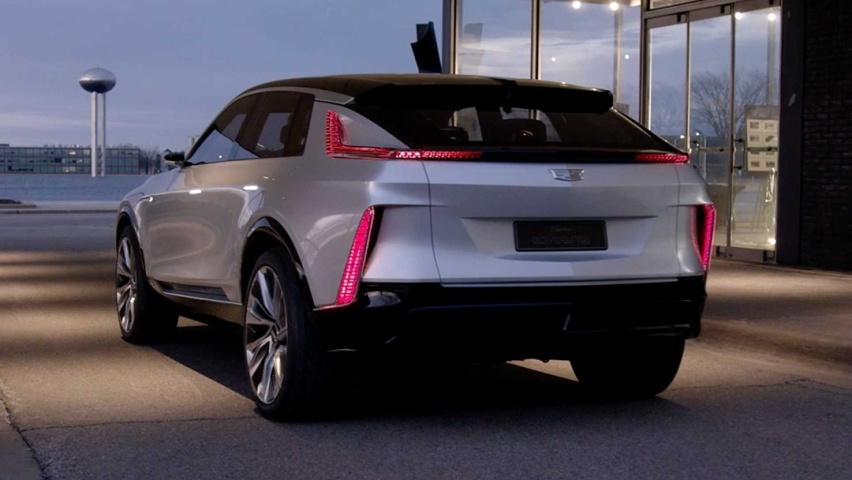 2023-cadillac-lyriq-rear (1).jpg