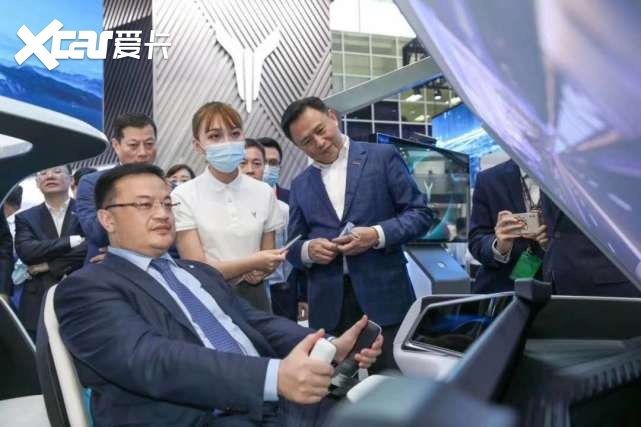 岚图展台引来徐留平驻足，东风竺延风放手一搏能否马到成功？