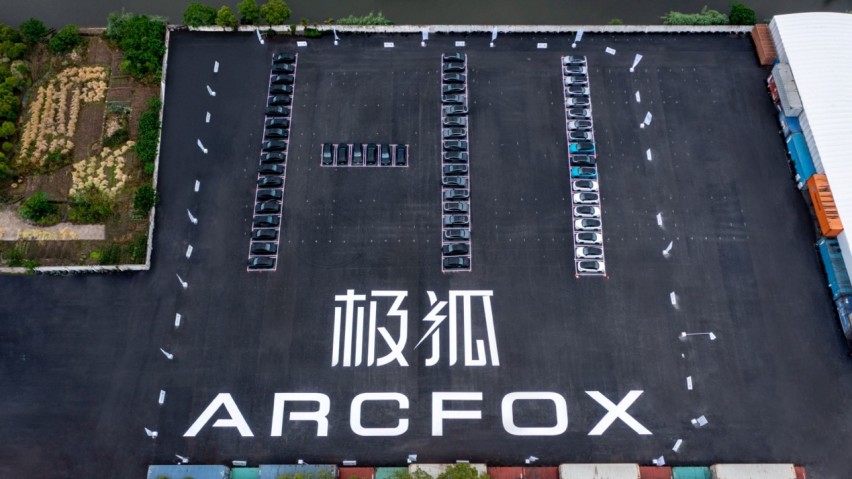 极狐阿尔法S先行版，你的第一辆高阶智驾纯电车