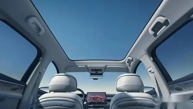 搭鸿蒙系统/续航超1200km，华为AITO问界M5预售25万玩跨界