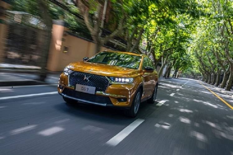 DS 7极具辨识度的前脸.jpg