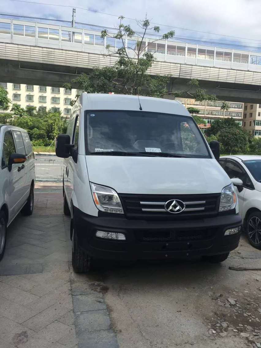 深圳宇轩新能源纯电动面包车物流车
