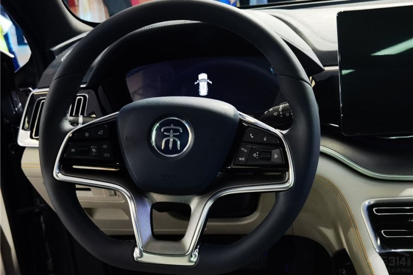 埃安V PLUS对比宋PLUS EV 选谁不吃亏？