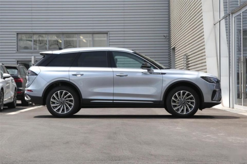 沃尔沃XC40对比全新林肯冒险家：安全领域的巅峰对决