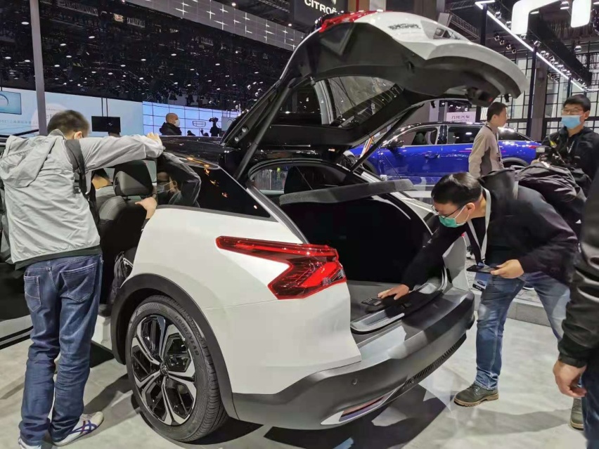 凡尔赛C5 X登上海车展，成最独特跨界车