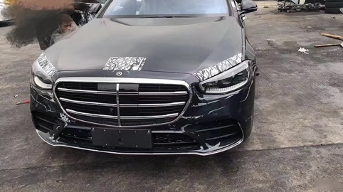 最新奔驰S级照片流出，内饰风格大变