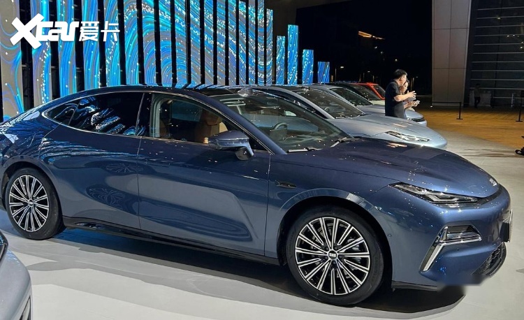 15万级混动轿车二选一！汉DM-i稳如老狗，星耀8凭啥抢风头？