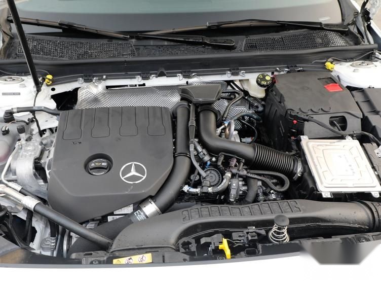 入门级豪华轿车，你选可咸可甜的奥迪A3还是奔驰A级呢？