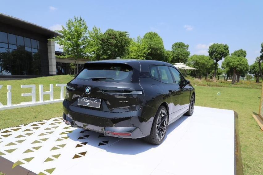3.8秒破百的旗舰SUV！实拍宝马iX，能不能在市场支棱起来