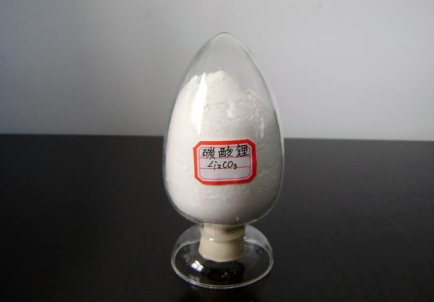 碳酸锂价格暴跌，新能源降价空间大，油电之争再次加剧！