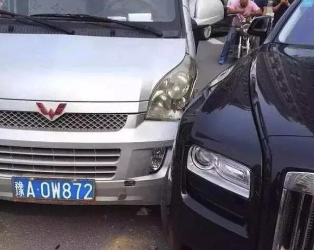 唯一不怕豪车的车型，劳斯莱斯都撞过，网友：不亏为神车