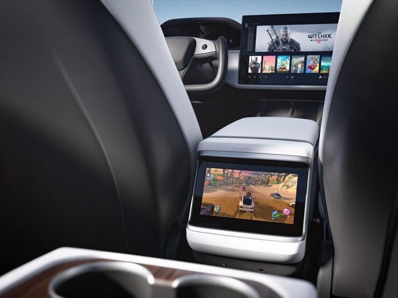 零百加速仅为2.1秒， 特斯拉Model S Plaid性能范儿十足！