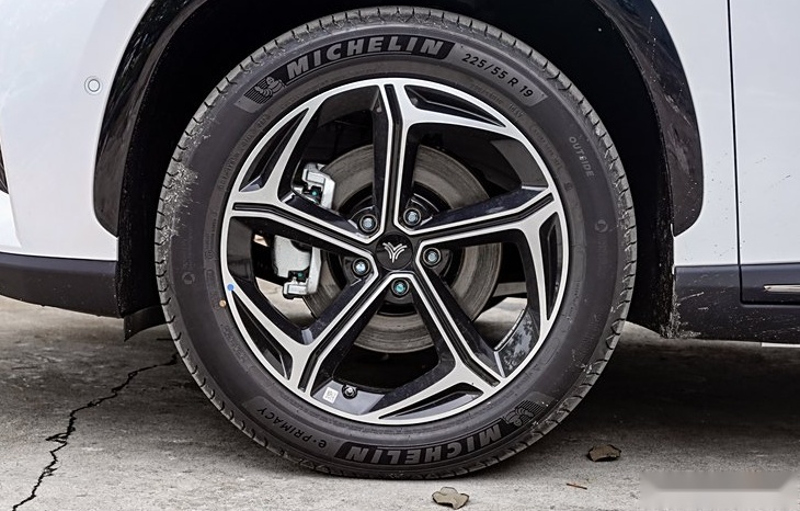 13万级纯电suv，银河E5和哪吒L哪款更适合你？