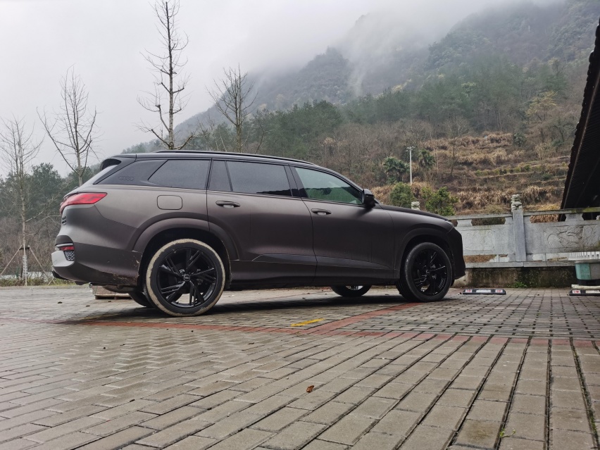 试驾上汽奥迪Q6：奥迪最大的SUV，配置拉满空间超大，差一点完美