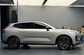 沃尔沃XC70杀回来了，插混动力，40万可还行？