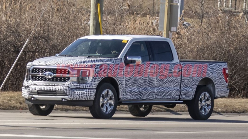 2021款福特F-150谍照，大尺寸娱乐系统，全液晶仪表