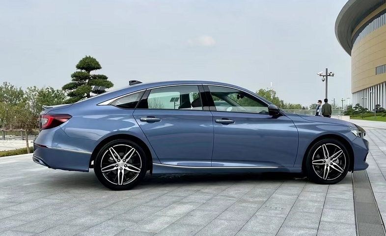 本田思域1.0T车型使用了215mm的窄胎