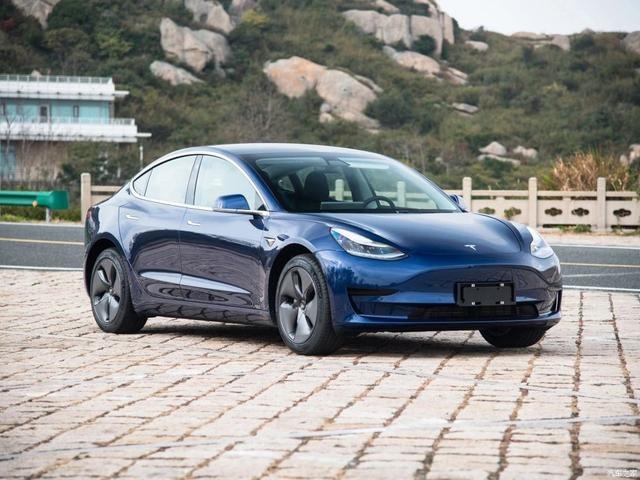 【30万纯电动】选668km续航的特斯拉Model 3还是420km的蔚来ES6？