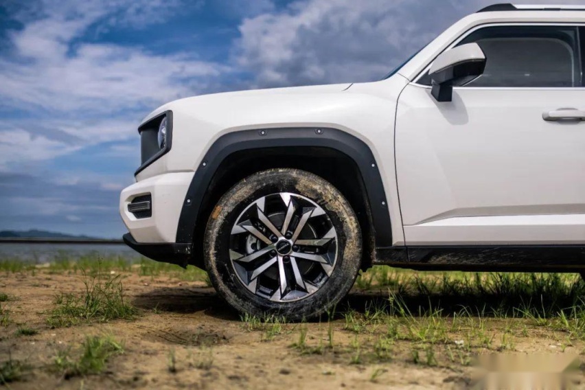 15万预算还想买后桥带锁的SUV？我提了这台同级唯一之选