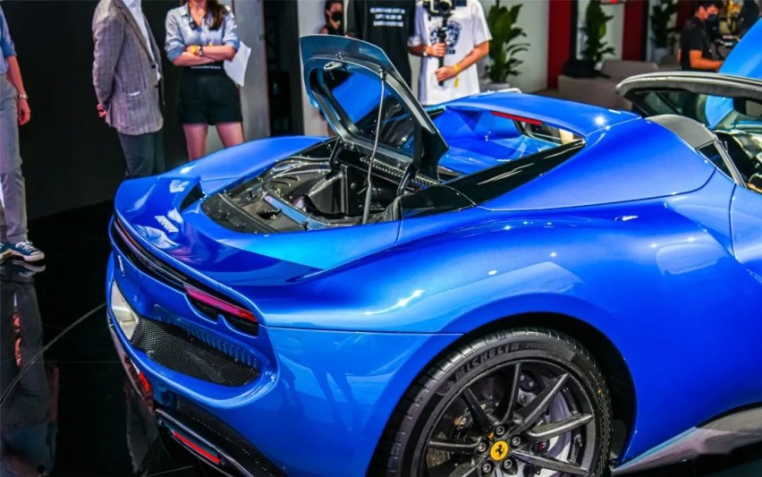 体验法拉利296GTS：这是我离梦想最近的一次