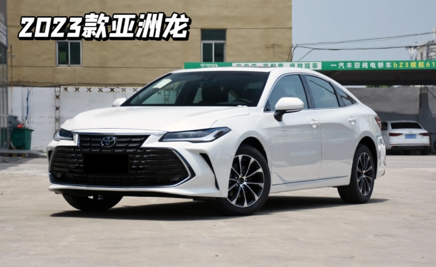 新款丰田亚洲龙到店，升级悬浮大屏+8155芯片，新增2.0L油混动力