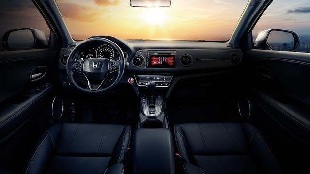 ​运动的丰田C-HR、实用的本田XR-V，年轻人会怎么选？