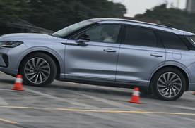 看完冒险家混动实测，燃油车突然不香了！