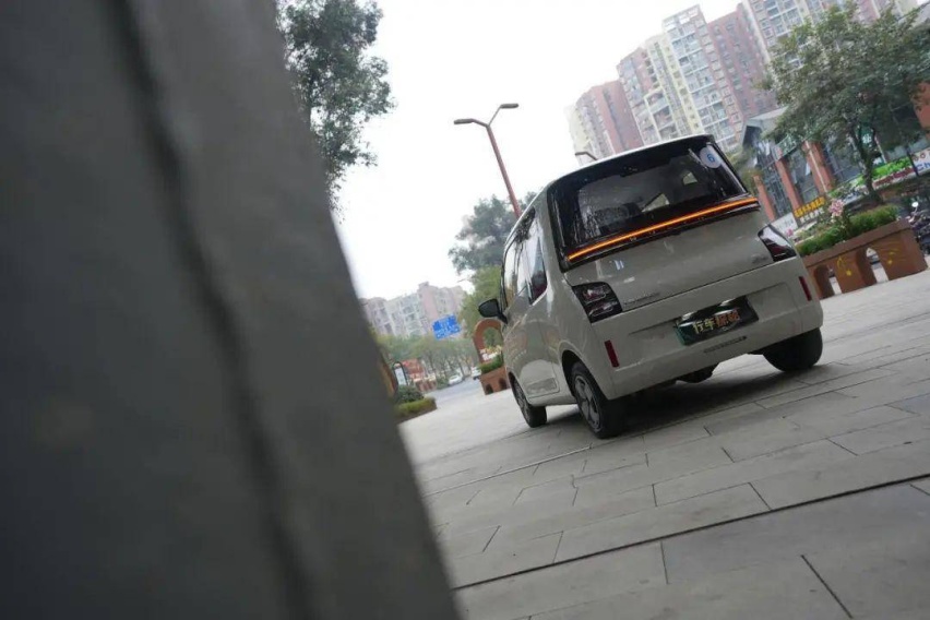 百万宏光MINIEV车主的新选择，试驾五菱Air ev晴空