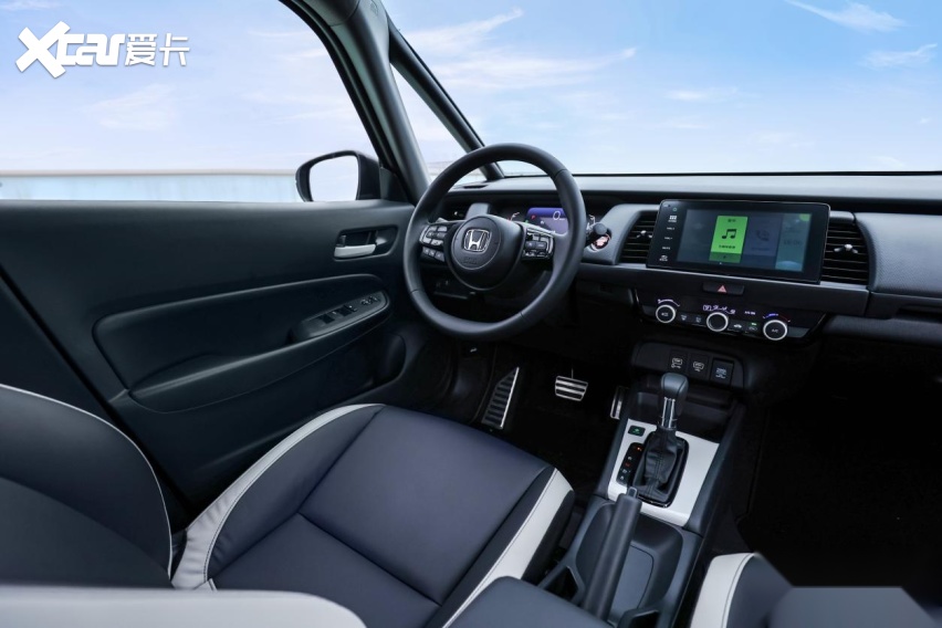 送老爸一台飞度后，他的朋友都夸他变年轻了