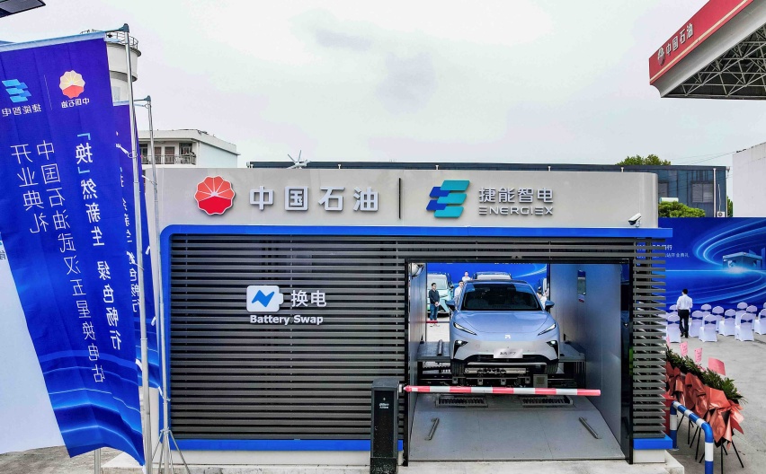 换电站开进加油站 飞凡武汉地区首站开业