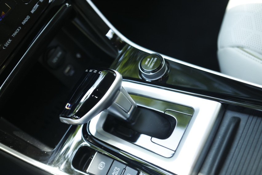 10万元起，年轻人的第一辆家用SUV？驾驶起亚2023款赛图斯1.4T