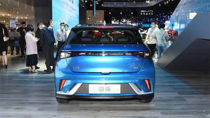 轴距2700mm，连续两个月销量破万台，比亚迪海豚实力如何？