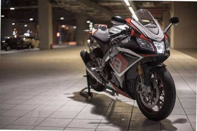 V4发动机，迷人声浪，阿普利亚RSV4RF搭被誉机车界911