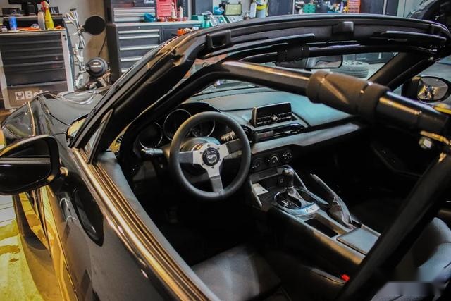 上海小姐姐改装的宽体马自达MX-5，精品程度让老玩家自愧不如