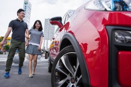 老婆没有“驾照”，买车能不能“落”在她名下？有违章了怎么办？