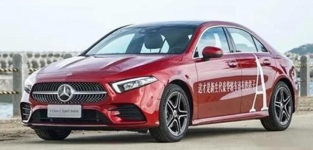 凯迪拉克CT4对比奔驰A级三厢，人生第一辆豪车，该选谁？