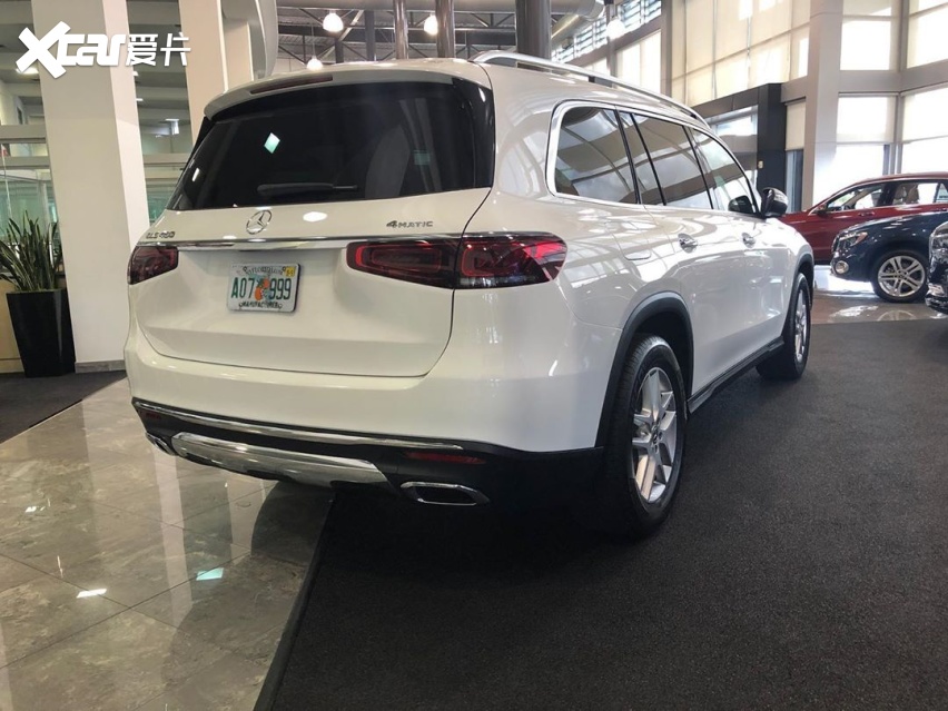 白色的大气感 全新奔驰gls级海外实车到店