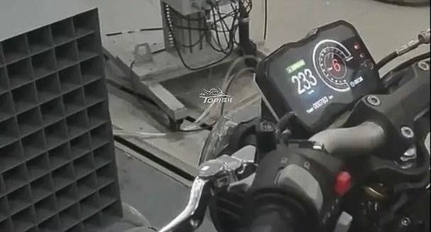 嘉爵致敬CB650R打造800cc四缸街车