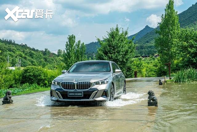 标杆之作——全新BMW 5系油电齐发 双轴并推