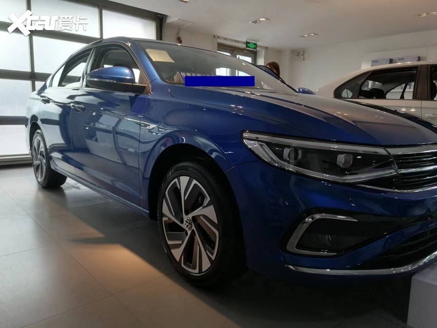 4s店实拍2022款大众宝来,配12英寸中控屏,座椅舒适,油耗5.97
