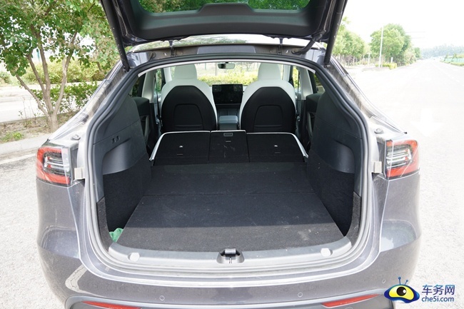 试驾特斯拉Model Y 高颜值驾控智能SUV