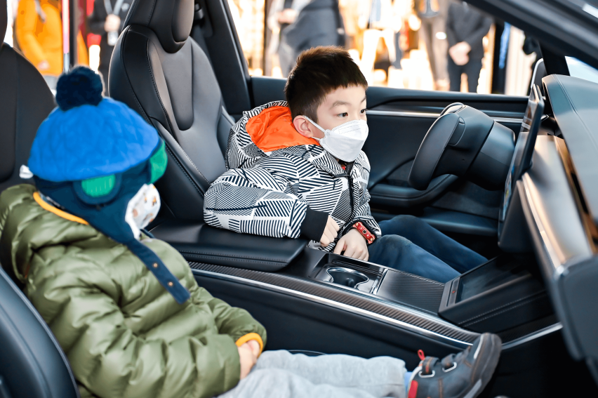 特斯拉“地表最强SUV”Model X Plaid亮相北京来福士