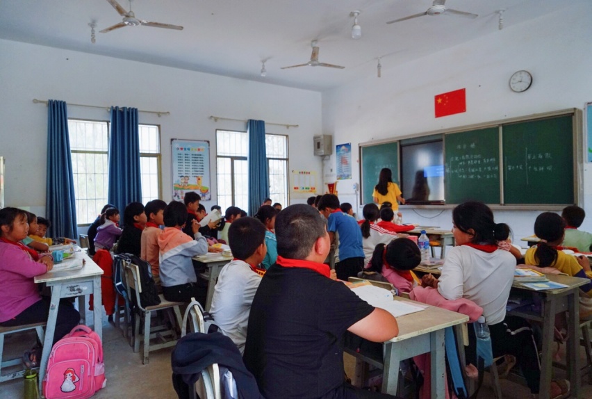 大爱通行送爱心 爱心车队助学子 MAXUS爱心车队向往之旅
