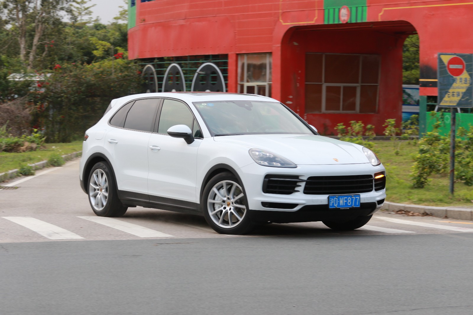 ���ܷ�ԇ�±��r��Macan��50���fSUV�����M܇��(n��i)��֪����