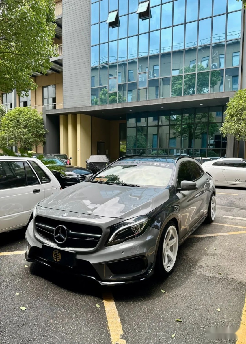 忽悠母亲买了辆奔驰GLA45 AMG，我将它改出了