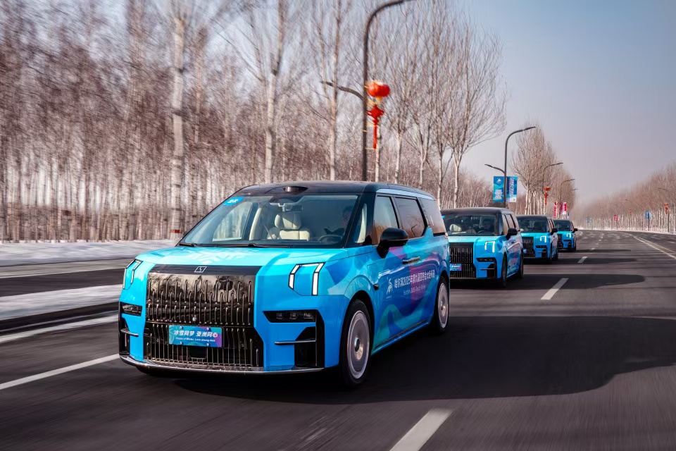 極氪009光輝護(hù)航哈爾濱2025年亞冬會(huì)火炬?zhèn)鬟f 極氪009光輝護(hù)航哈爾濱2025年亞冬會(huì)火炬?zhèn)鬟f