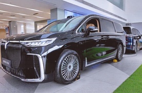 探店|实拍华为乾崑智驾 岚图梦想家冠军版