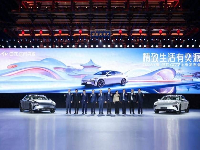 这才是真的值！电动轿跑eπ007上市15.96万起，还限时优惠3万