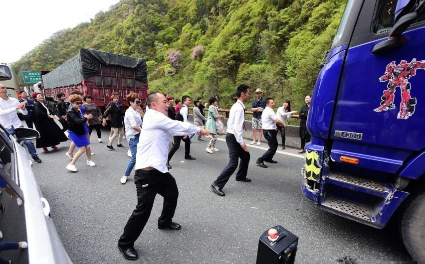 国庆出广东的车主们,你们堵在哪儿了?