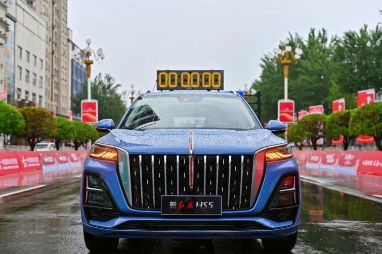 20万国产SUV开出40万SUV效果：新红旗HS5为何这样“红”